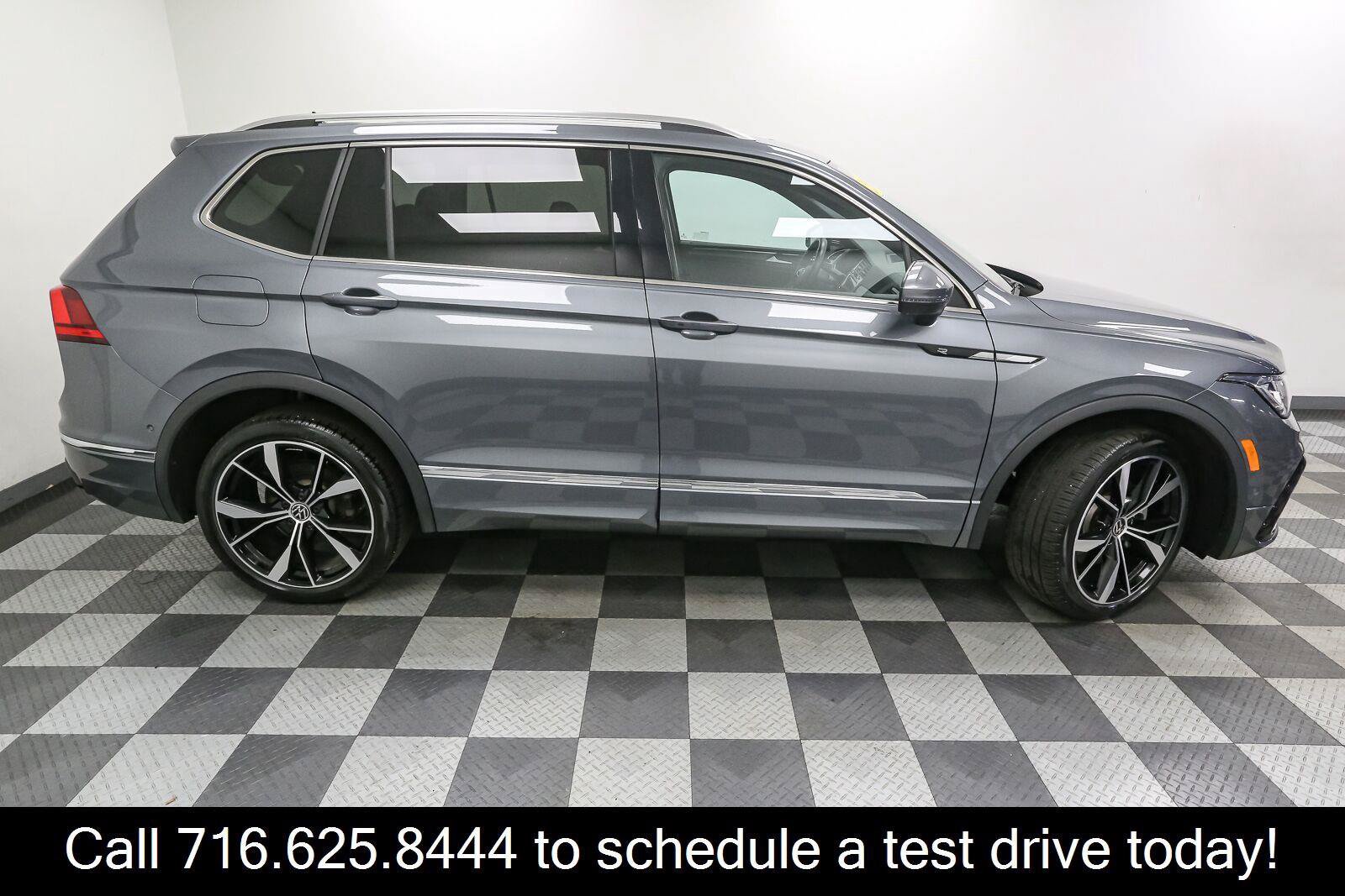 Used 2023 Volkswagen Tiguan SEL R-Line AWD/4WD image 7