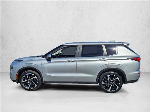 Used 2024 Mitsubishi Outlander SE image 9