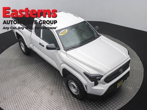 Used 2025 Toyota Tacoma SR RWD image 3