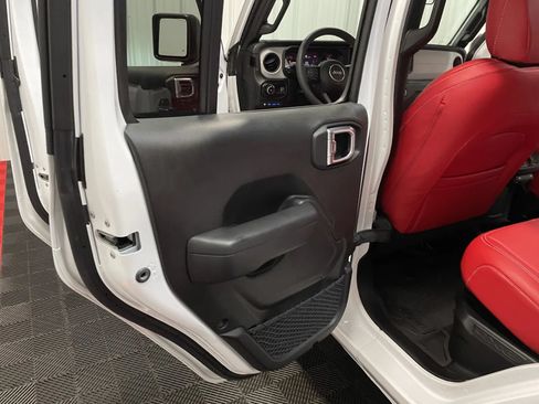 Used 2024 Jeep Wrangler Unlimited w/ Convenience Group AWD/4WD image 40