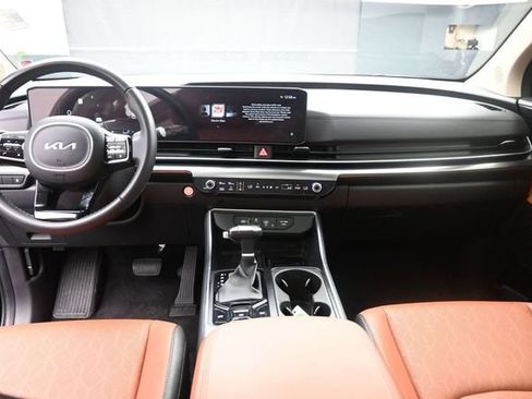 Used 2026 Kia Carnival SX w/ SX Dark Edition Package FWD image 9