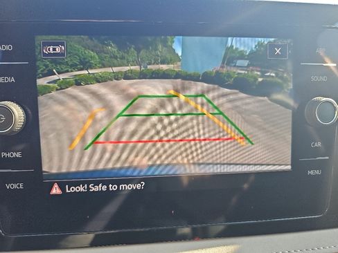 Used 2025 Volkswagen Taos SE FWD image 16