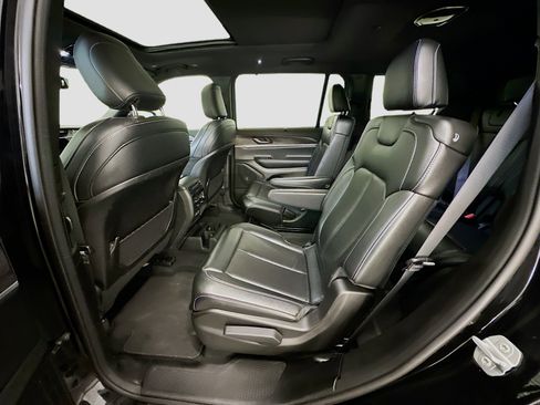 Used 2024 Jeep Grand Cherokee L Limited w/ Luxury Tech Group II image 30