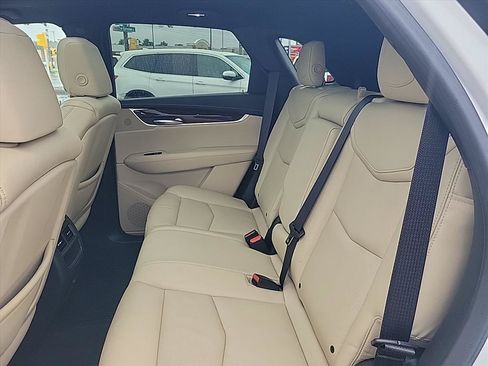 Used 2017 Cadillac XT5 Luxury w/ Driver Awareness Package AWD/4WD image 19