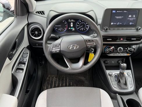 Used 2022 Hyundai Kona SE image 8
