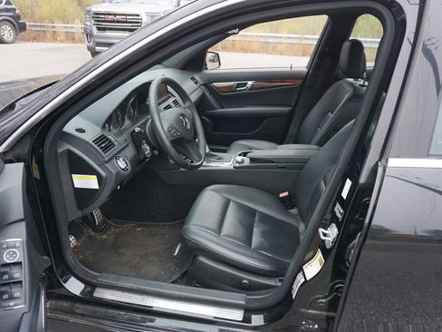 Used 2010 Mercedes-Benz C 300 4MATIC Sedan image 2