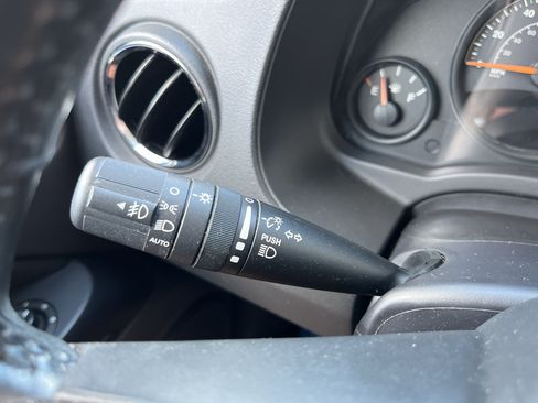 Used 2016 Jeep Patriot Latitude FWD image 14