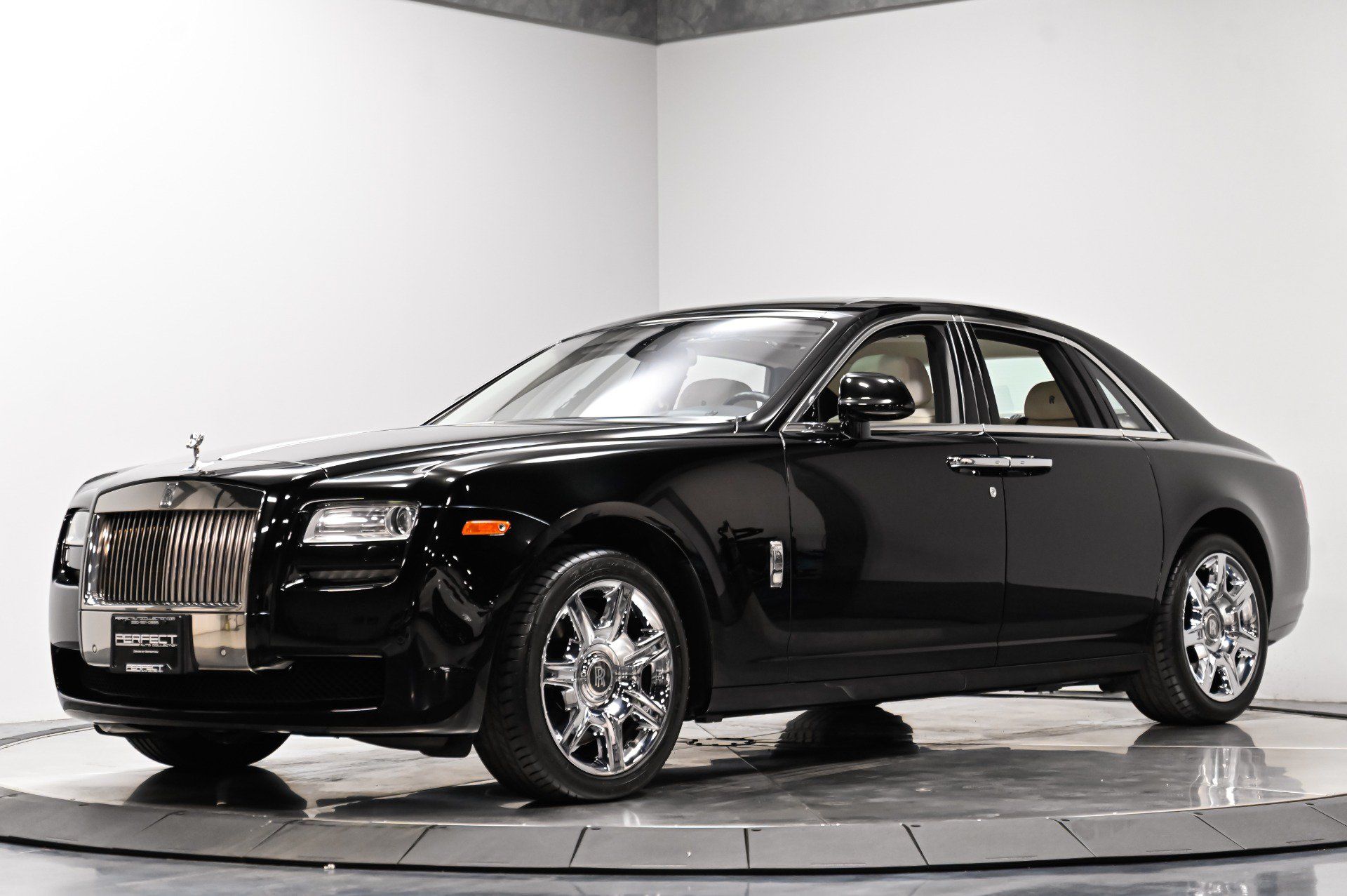 Used 2012 Rolls-Royce Ghost RWD image 3
