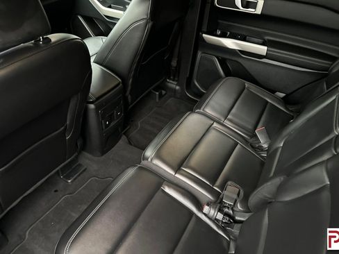 Used 2023 Ford Explorer XLT w/ Equipment Group 202A image 13