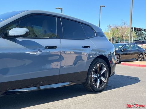 Used 2025 BMW iX xDrive50 w/ Sport Package AWD/4WD image 9