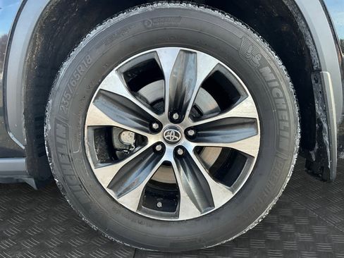 Used 2022 Toyota Highlander XLE image 16