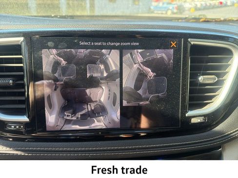 Used 2023 Chrysler Pacifica Limited w/ Uconnect Theater Family Group image 20