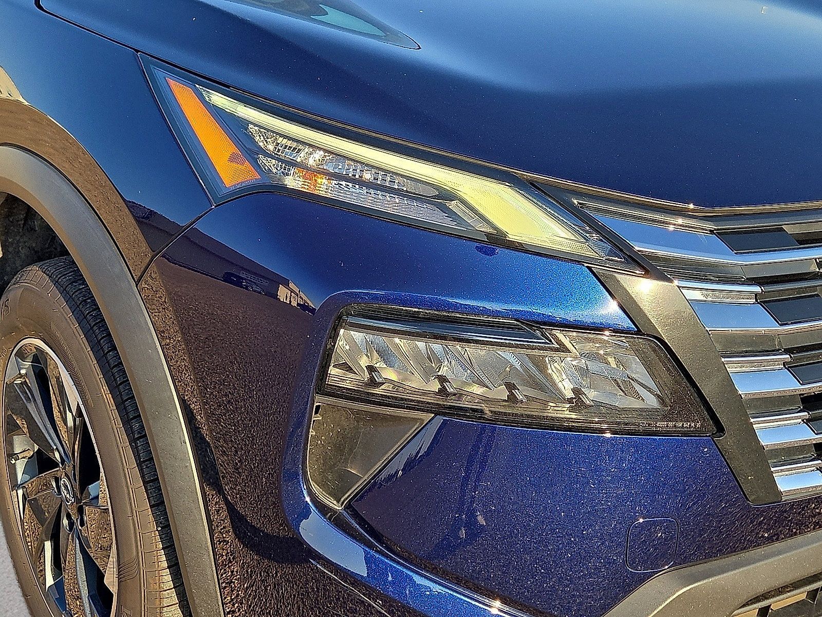 Used 2025 Nissan Rogue SV AWD/4WD image 8