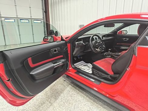 Used 2019 Ford Mustang GT Premium w/ GT Performance Package RWD image 11