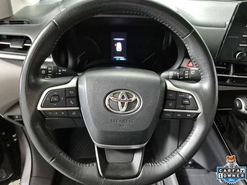 Used 2024 Toyota Sienna XLE FWD image 11