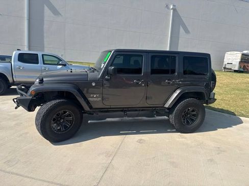Used 2016 Jeep Wrangler Unlimited Sahara w/ Dual Top Group AWD/4WD image 5