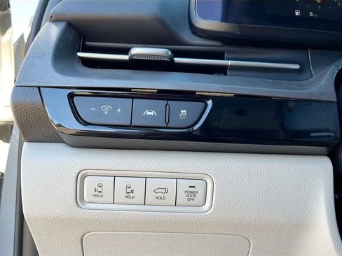 Used 2024 Kia Carnival SX FWD image 10