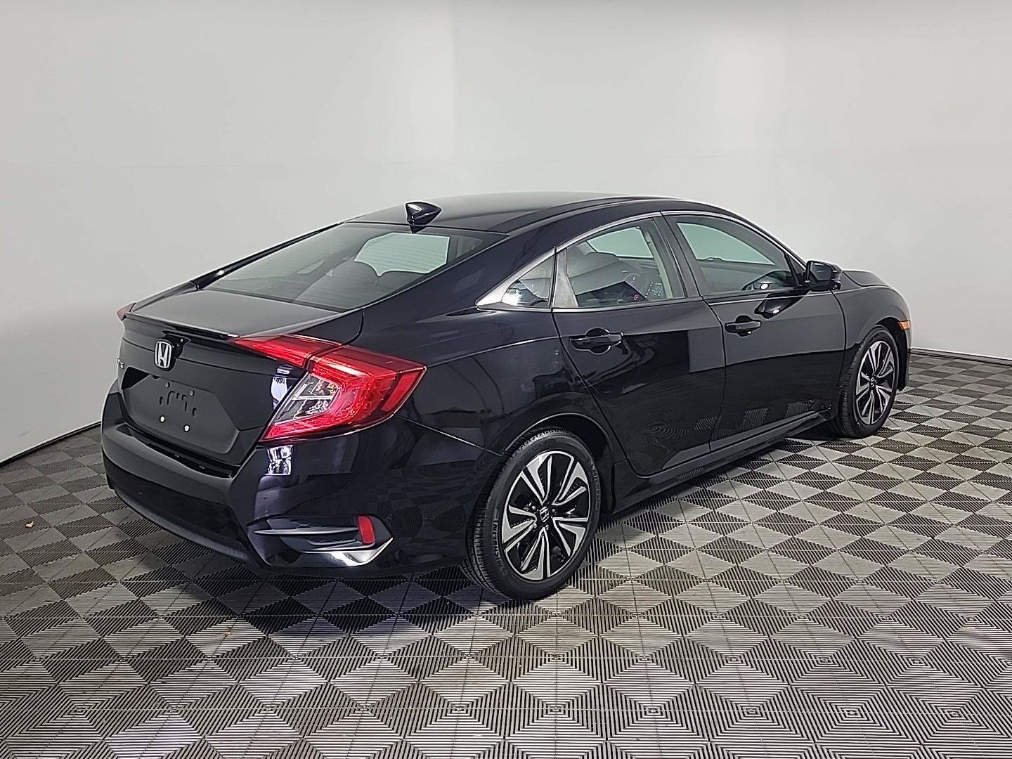 Used 2016 Honda Civic EX-T image 4