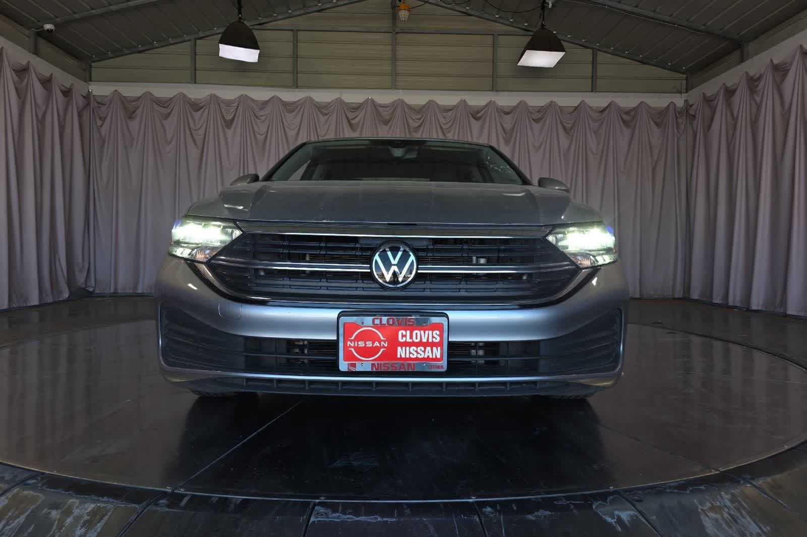 Used 2024 Volkswagen Jetta SE FWD image 11