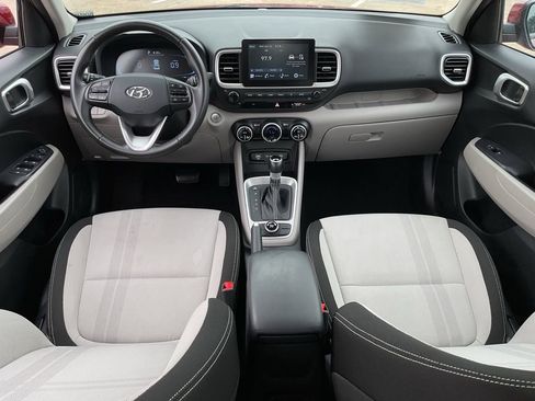 Used 2025 Hyundai Venue SEL FWD image 19