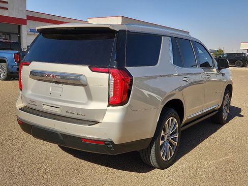 Used 2021 GMC Yukon Denali w/ Denali Premium Package image 4