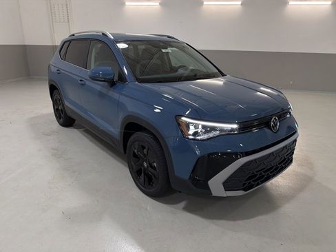 New 2026 Volkswagen Taos SE FWD image 4