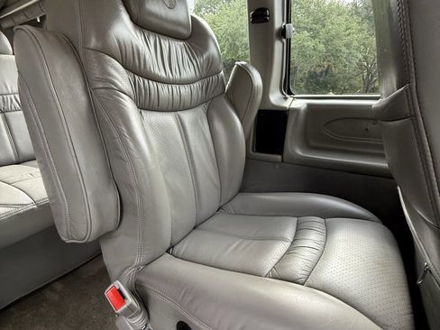 Used 2007 Chevrolet Express 2500 Extended w/ Preferred Equipment Group RWD image 20