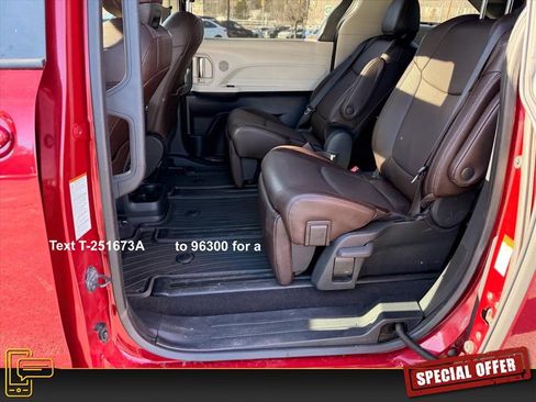 Used 2023 Toyota Sienna Platinum image 14