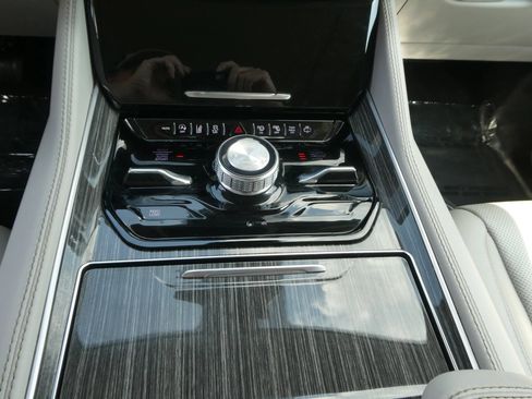 Used 2022 Jeep Wagoneer Series III w/ Premium Group I AWD/4WD image 25