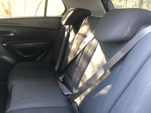 Used 2017 Chevrolet Trax LS FWD image 18