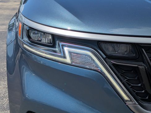Certified 2023 Kia Carnival EX FWD image 8
