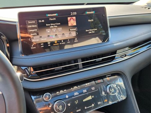 Certified 2025 INFINITI QX60 Luxe w/ Vision Package image 17