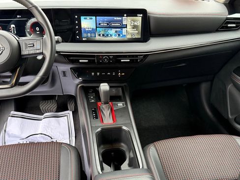 Certified 2025 Nissan Kicks SR image 10