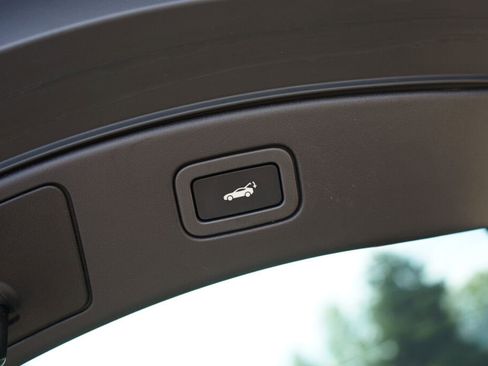 Used 2016 Jaguar F-TYPE R AWD/4WD image 10