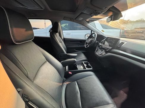 Used 2024 Honda Odyssey Elite image 3