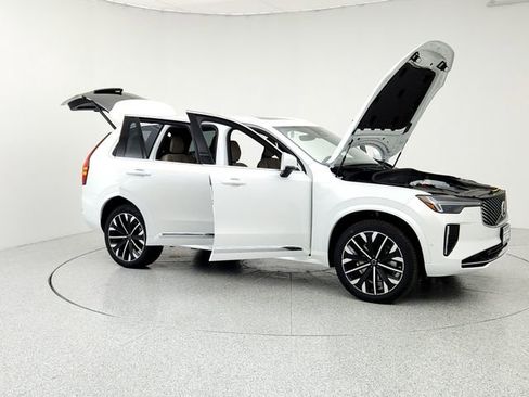 New 2025 Volvo XC90 B6 Plus w/ Protection Package Premier image 10