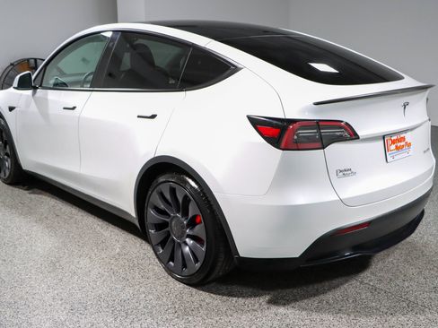 Used 2023 Tesla Model Y Performance AWD/4WD image 9