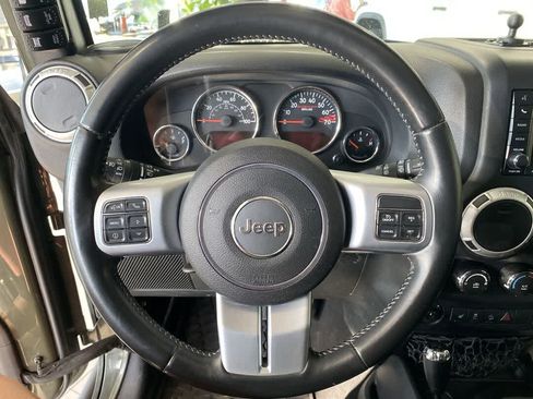 Used 2016 Jeep Wrangler Unlimited Rubicon AWD/4WD image 16