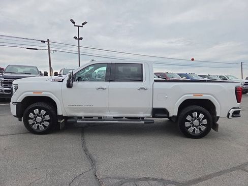 Used 2025 GMC Sierra 3500 Denali AWD/4WD image 3
