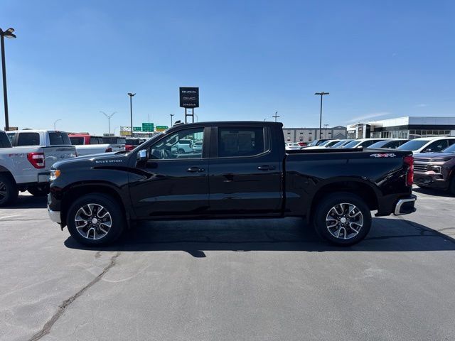 Used 2024 Chevrolet Silverado 1500 LT AWD/4WD image 6