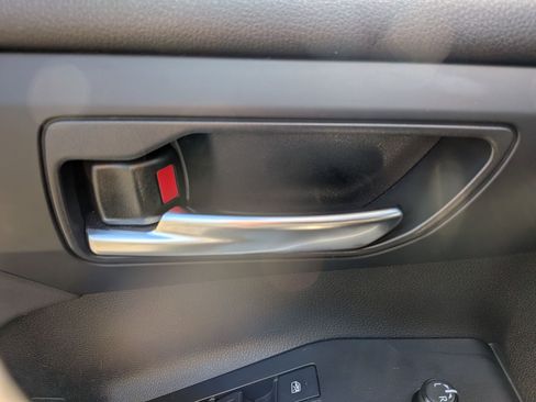 Used 2022 Toyota Highlander XLE image 11