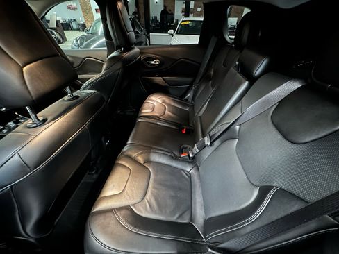 Used 2022 Jeep Cherokee Latitude Lux w/ Sun & Sound Group image 16