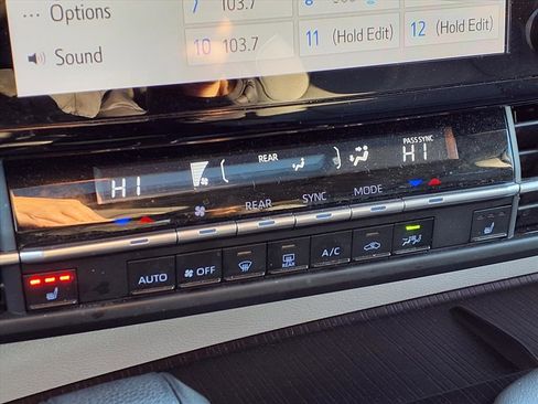 Certified 2024 Toyota Sienna XLE image 13