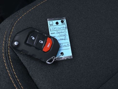 Used 2024 Jeep Gladiator Sport image 16