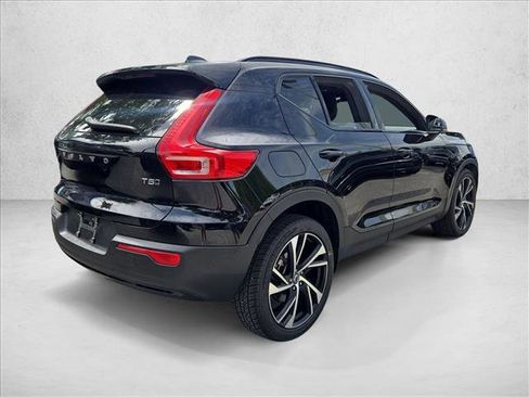 Used 2022 Volvo XC40 T5 R-Design w/ Advanced Package AWD/4WD image 5