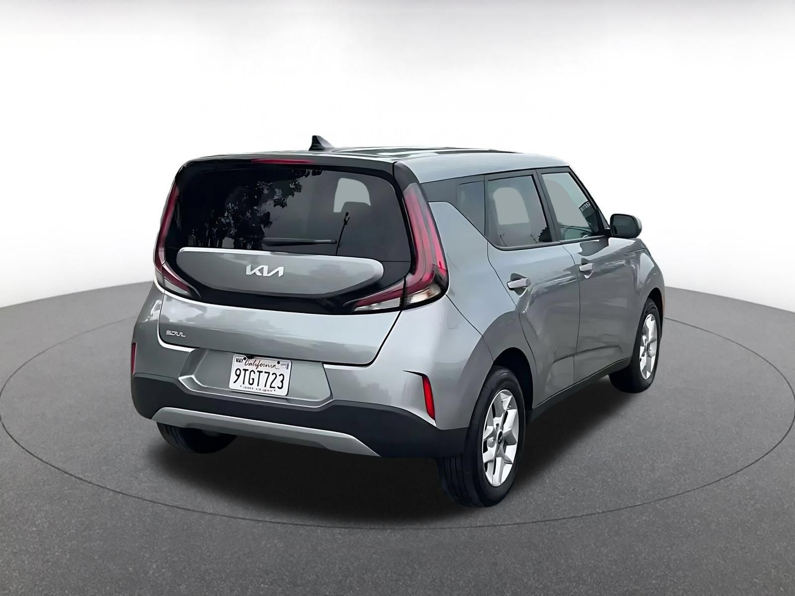 Used 2025 Kia Soul LX w/ LX Technology Package FWD image 14
