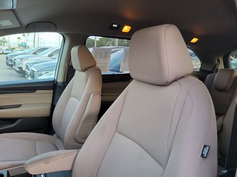 Used 2022 Honda Odyssey EX image 6