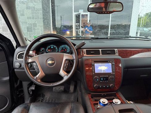 Used 2012 Chevrolet Avalanche LTZ AWD/4WD image 5