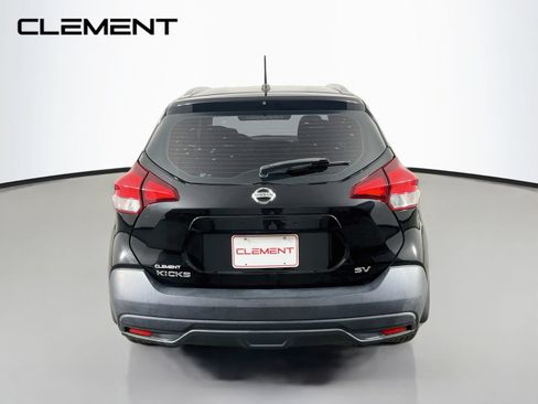 Used 2019 Nissan Kicks SV FWD image 8