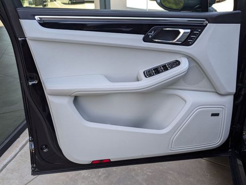 Used 2025 Porsche Macan Turbo image 13